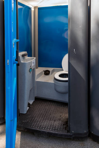 Best Portable restroom trailer rental  in Smithville, TX